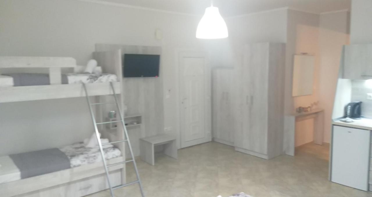 Appartamento Studio Garden Nea Kallikrateia Esterno foto