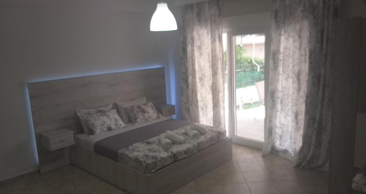 Appartamento Studio Garden Nea Kallikrateia Esterno foto